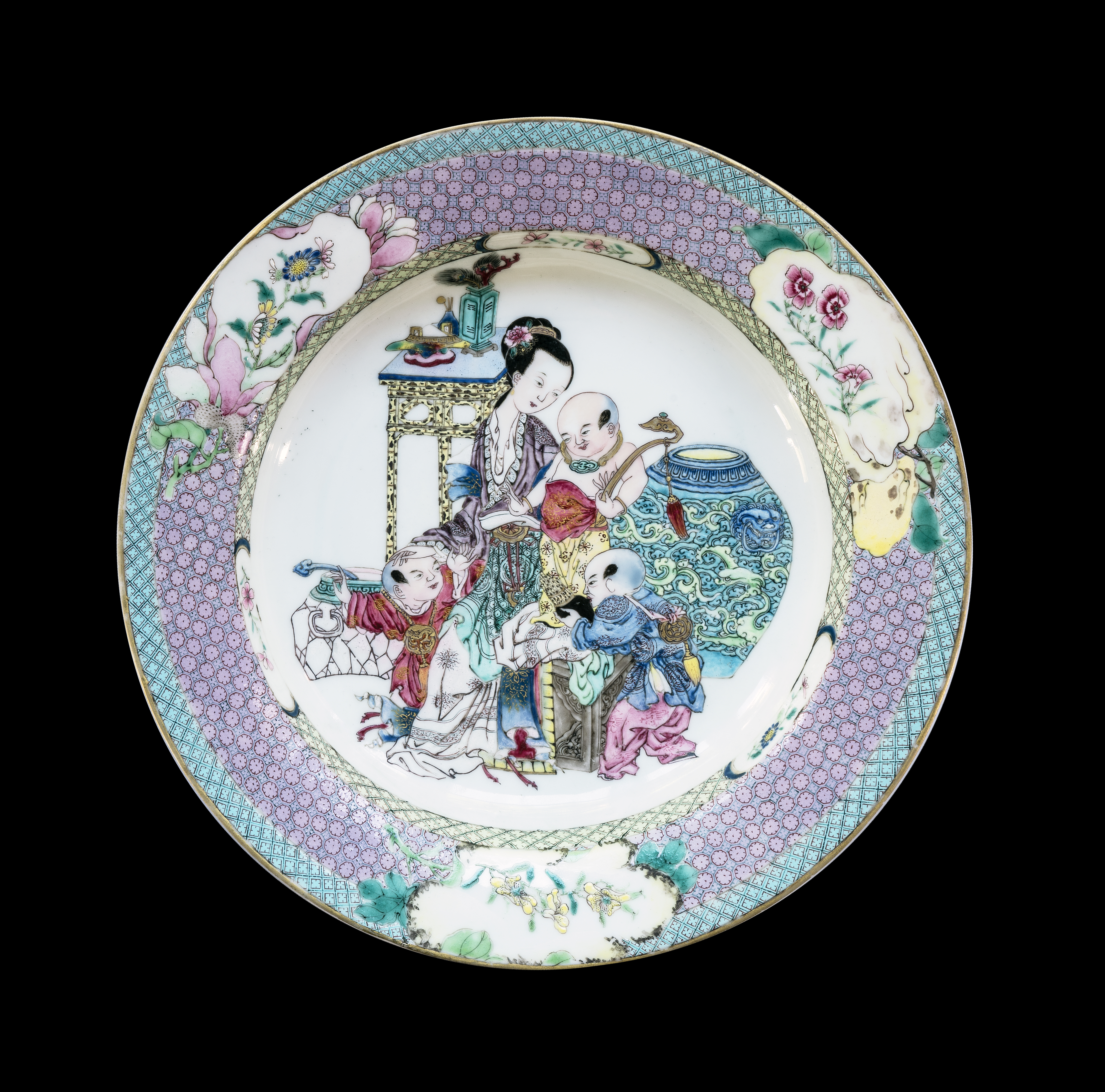 Chinese eggshell famille rose porcelain rubyback plate